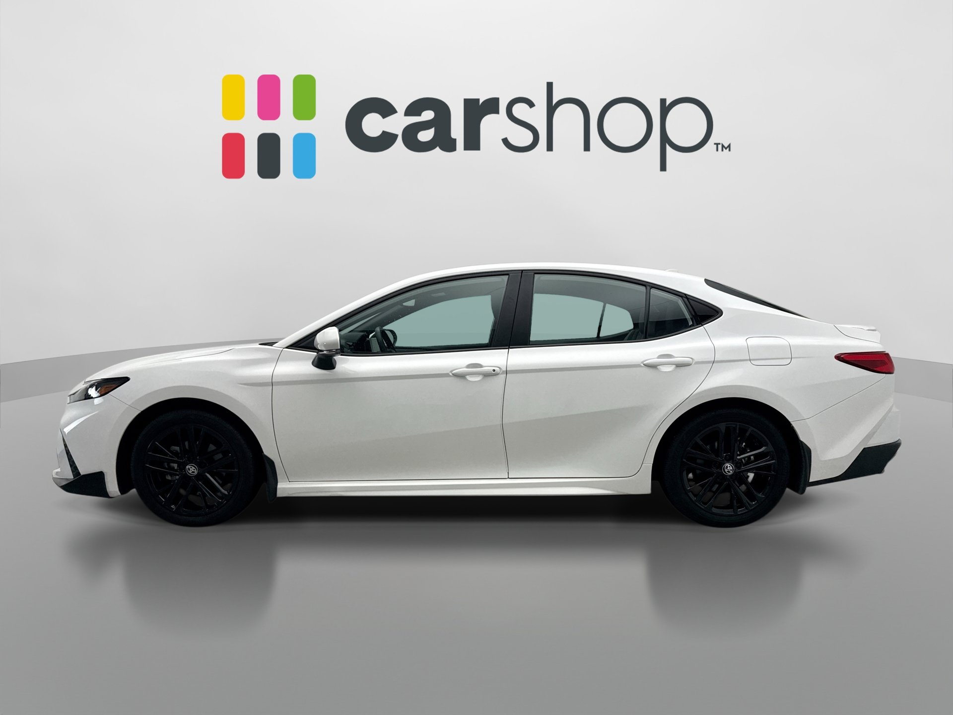 Used 2025 Toyota Camry SE w/ Convenience Package FWD image 2