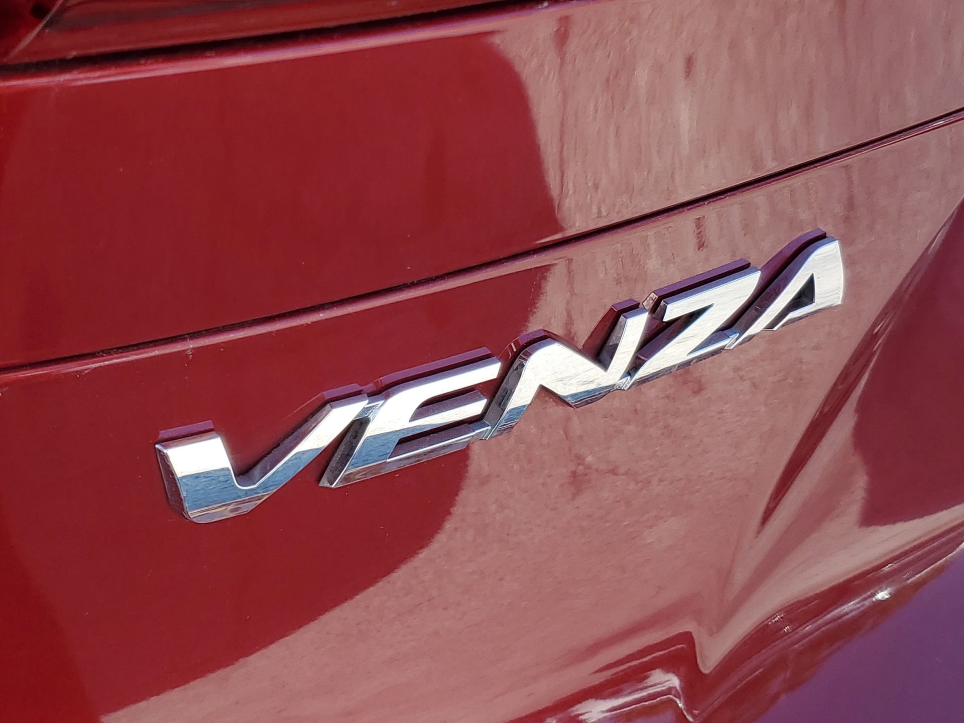 Used 2021 Toyota Venza LE image 6