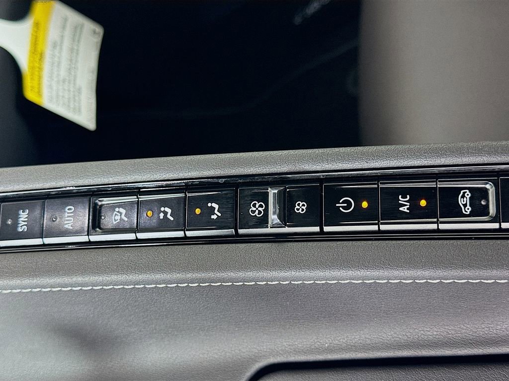 Used 2025 Chevrolet Corvette Stingray Coupe w/ 1LT image 16