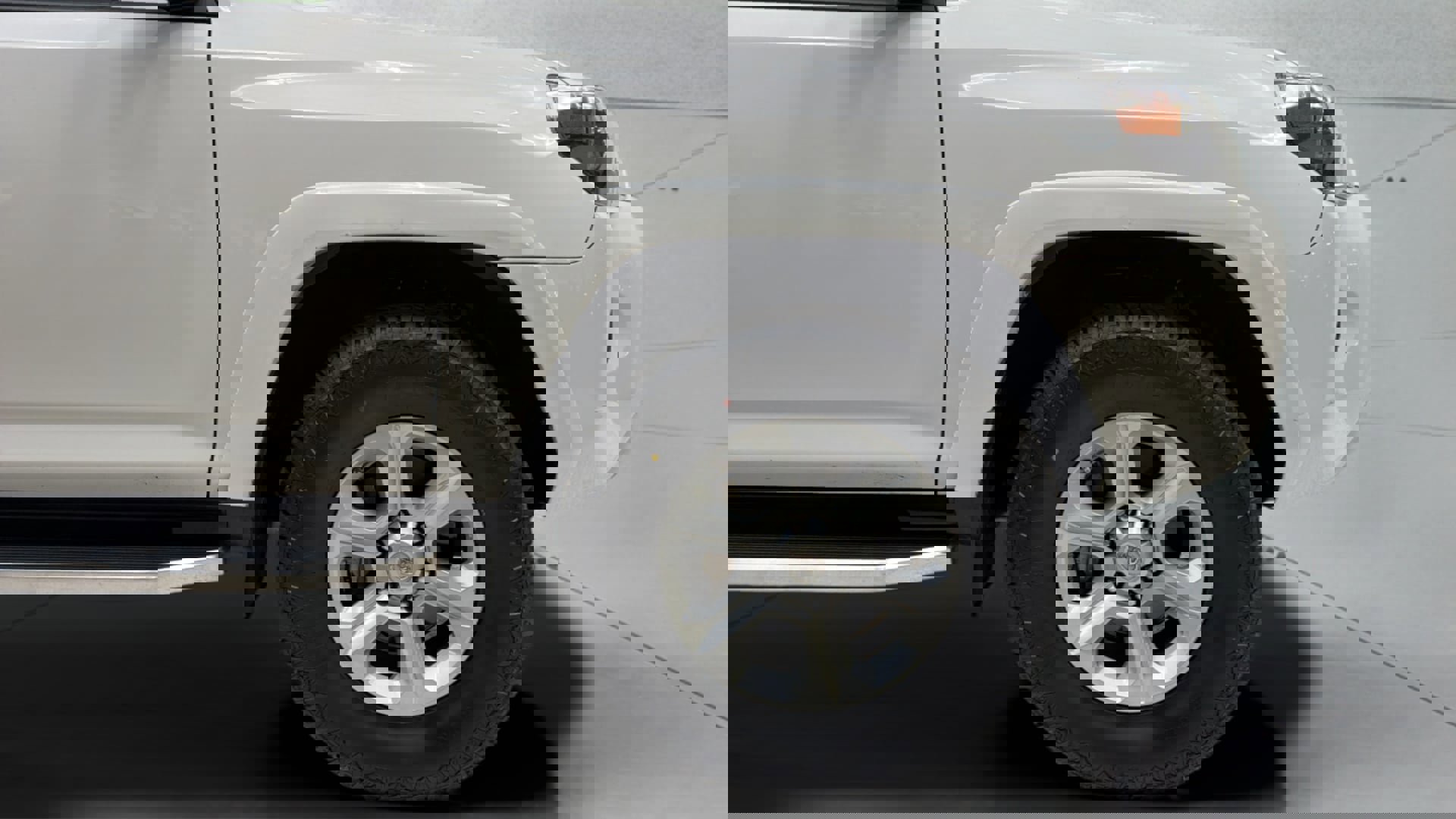 Used 2016 Toyota 4Runner SR5 image 2