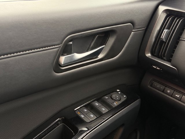 Certified 2026 Nissan Pathfinder SL FWD image 16