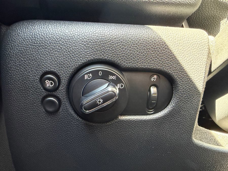 Used 2022 MINI Cooper SE image 16