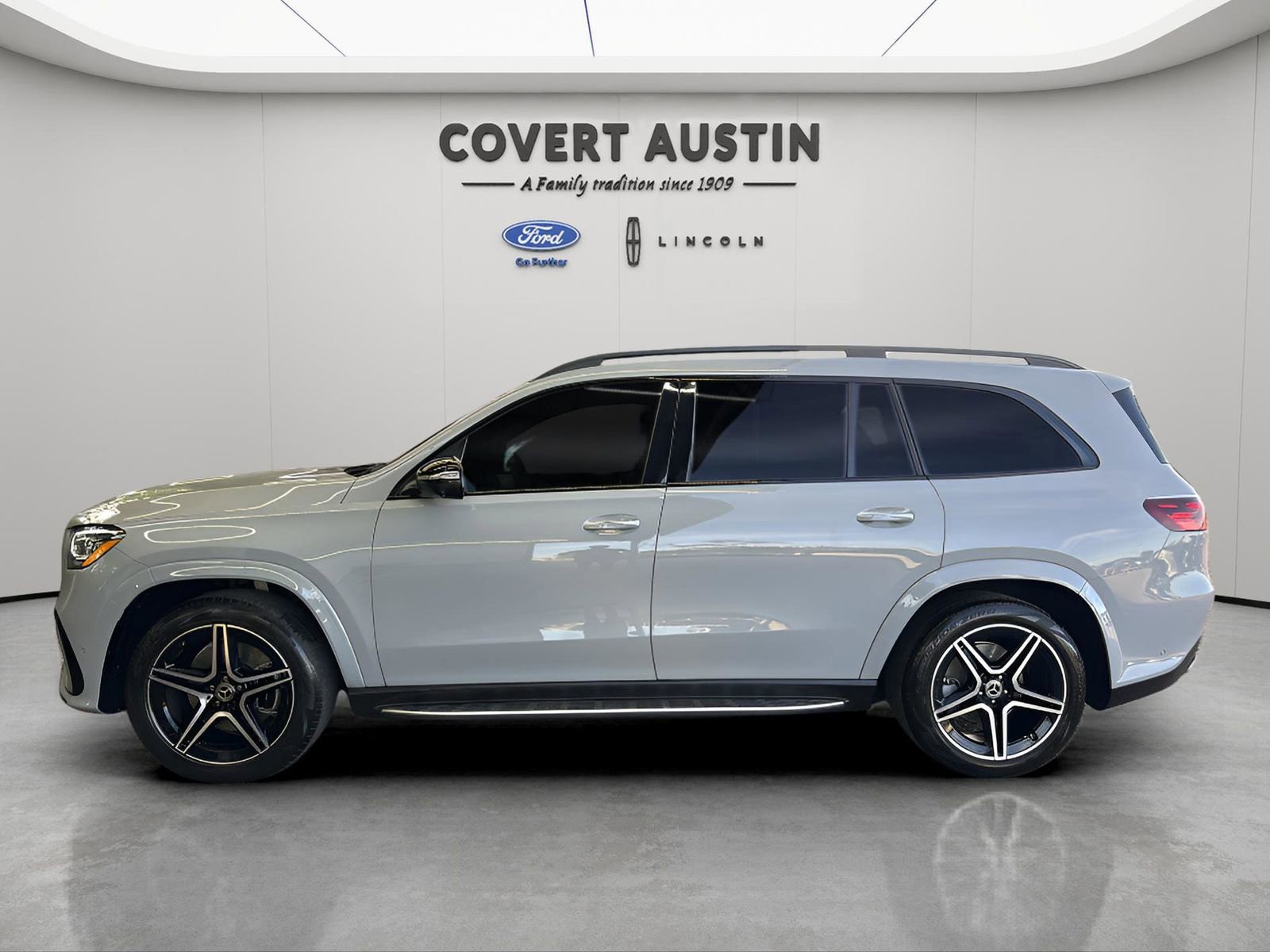 Used 2024 Mercedes-Benz GLS 450 4MATIC image 2