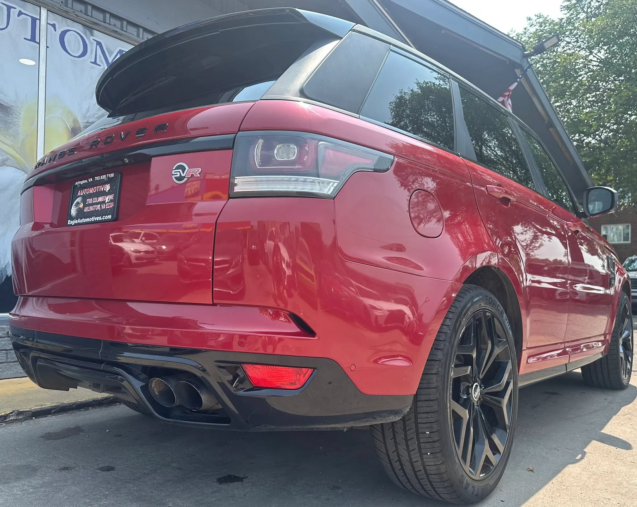 Used 2015 Land Rover Range Rover Sport SVR AWD/4WD image 3