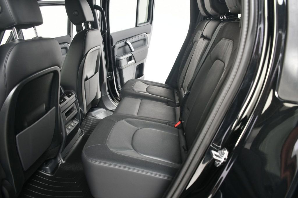 Used 2023 Land Rover Defender 110 X-Dynamic SE image 33