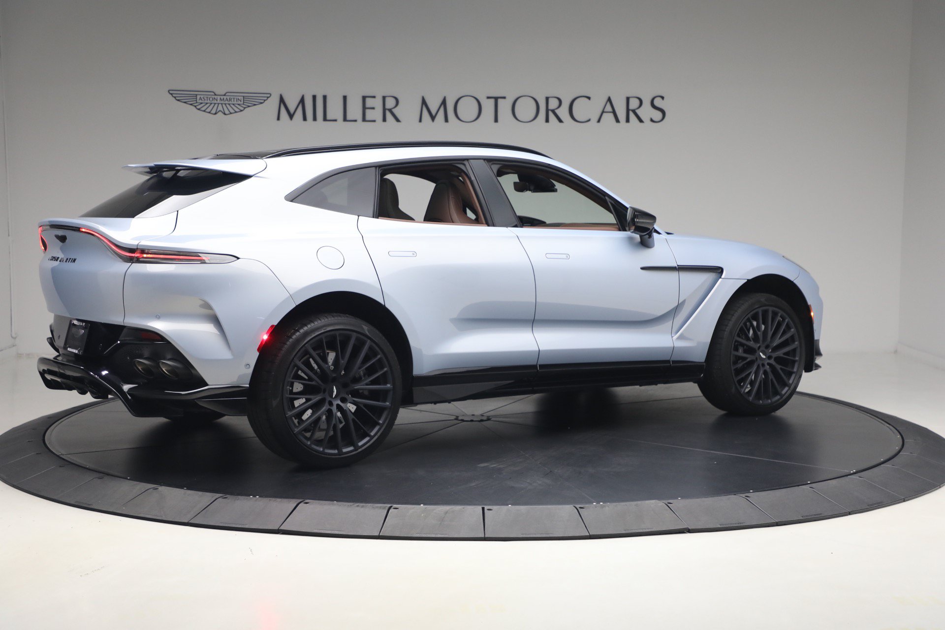 Used 2026 Aston Martin DBX 707 AWD/4WD image 8
