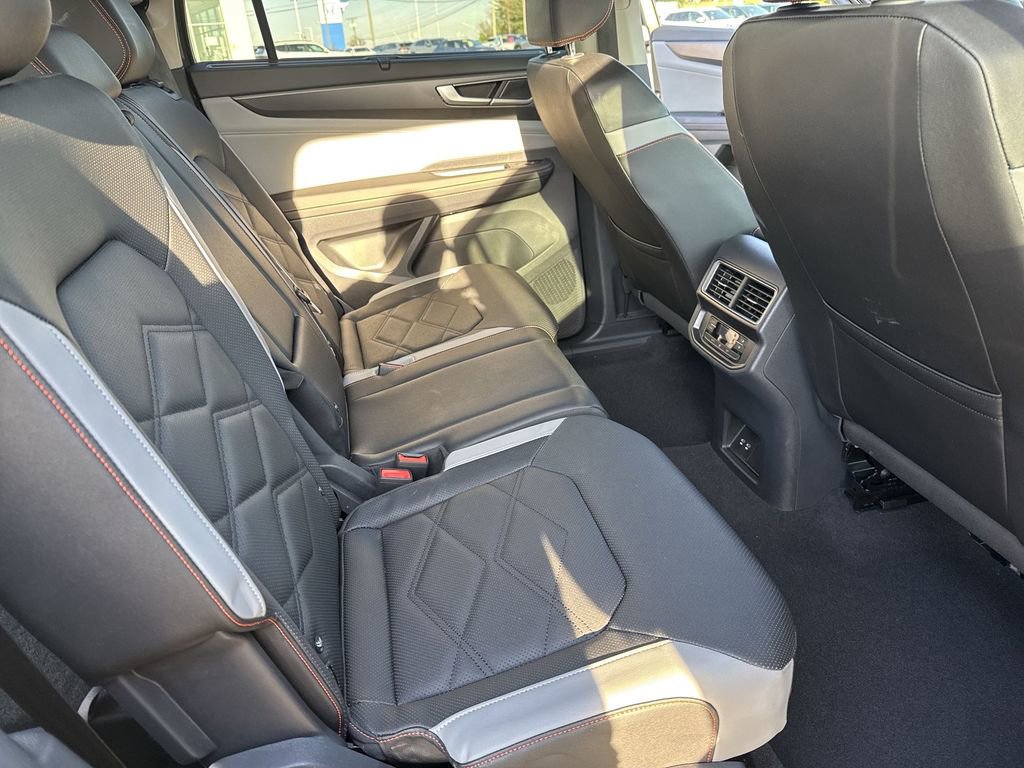 Used 2025 Volkswagen Atlas Peak Edition SE image 28