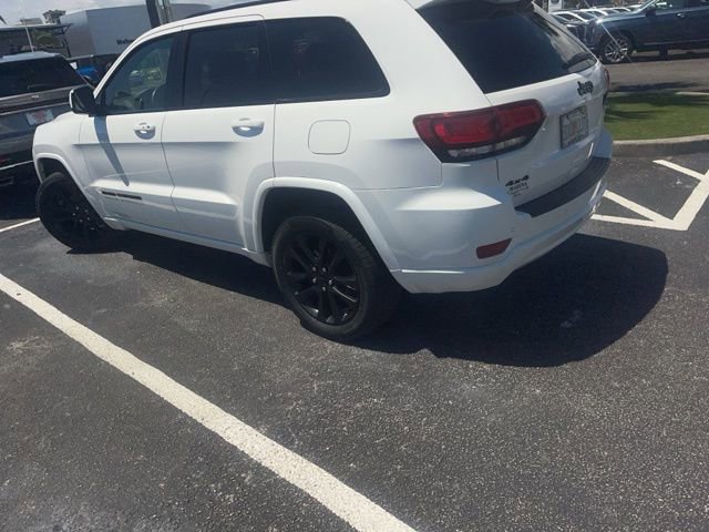Used 2019 Jeep Grand Cherokee Altitude AWD/4WD image 3