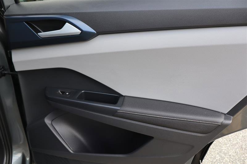 Used 2024 Volkswagen Taos SE image 11