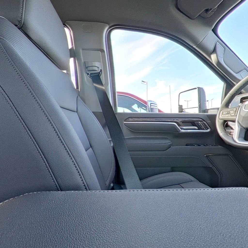 Used 2026 GMC Sierra 2500 SLT image 30