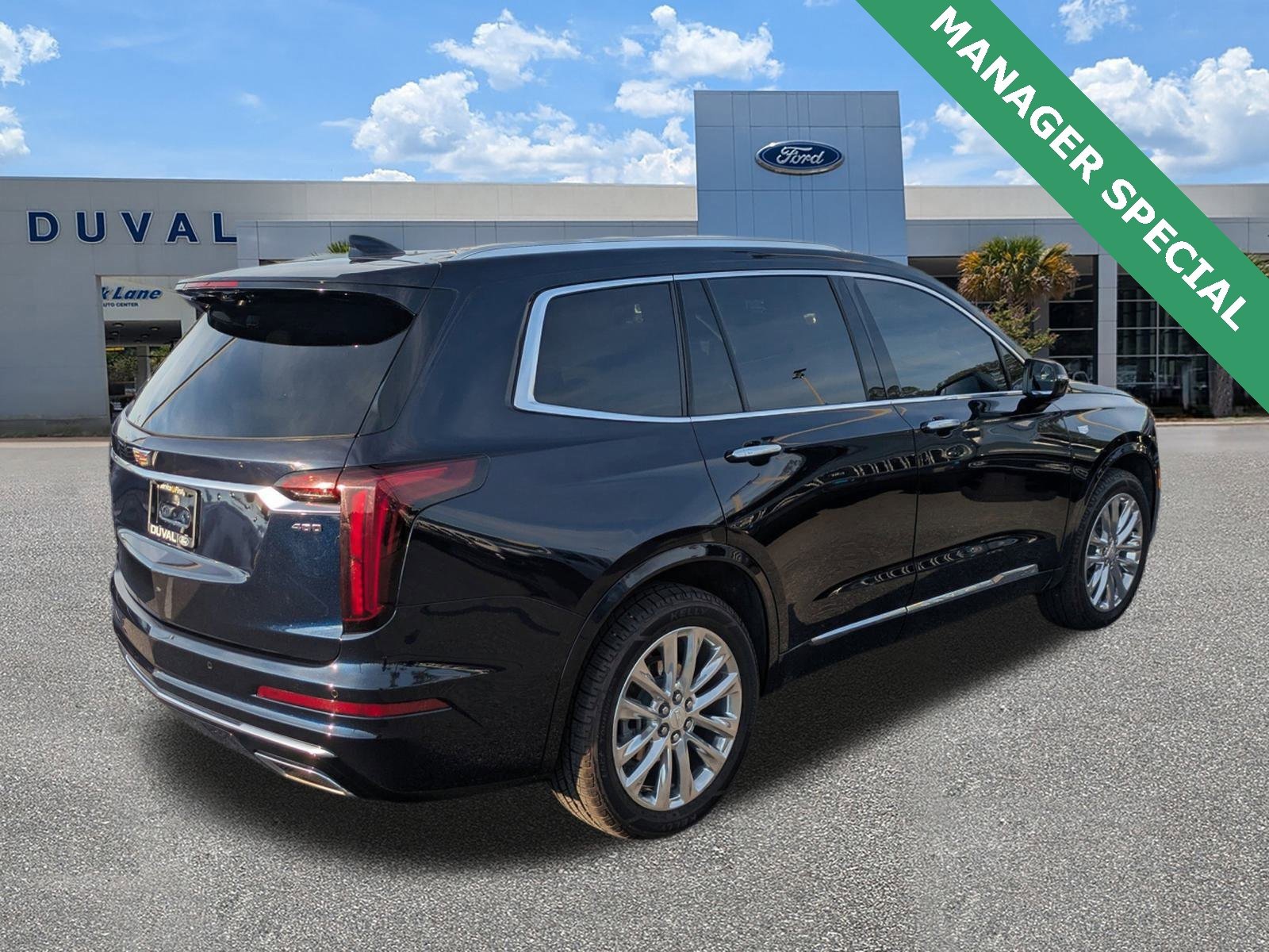 Used 2022 Cadillac XT6 Premium Luxury w/ Technology Package image 4