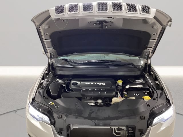 Used 2019 Jeep Cherokee Latitude Plus w/ Comfort/Convenience Group AWD/4WD image 15