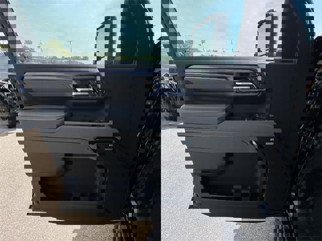 New 2025 Chevrolet Silverado 2500 ZR2 w/ Technology Package image 23