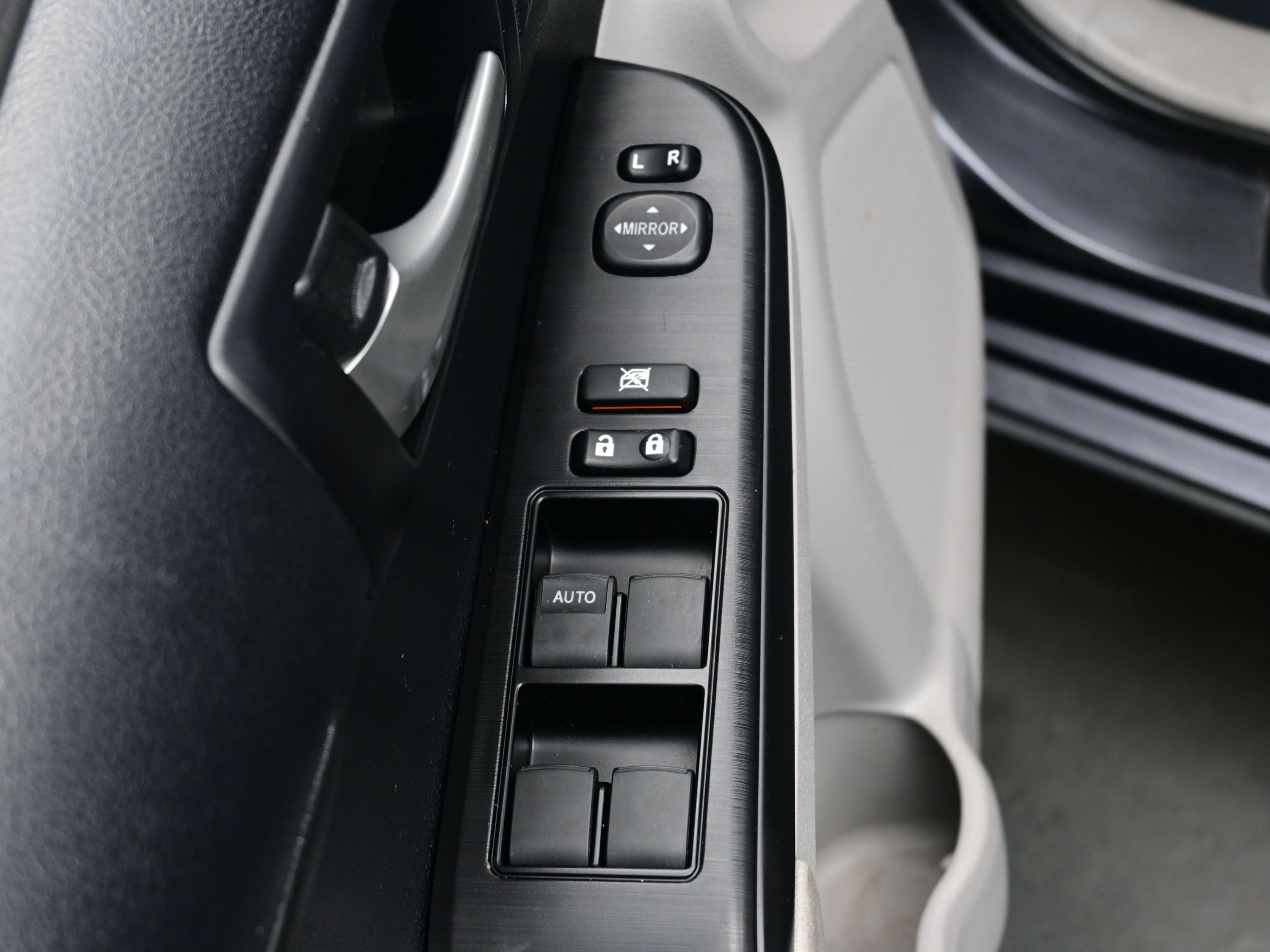 Used 2013 Toyota Camry LE image 10