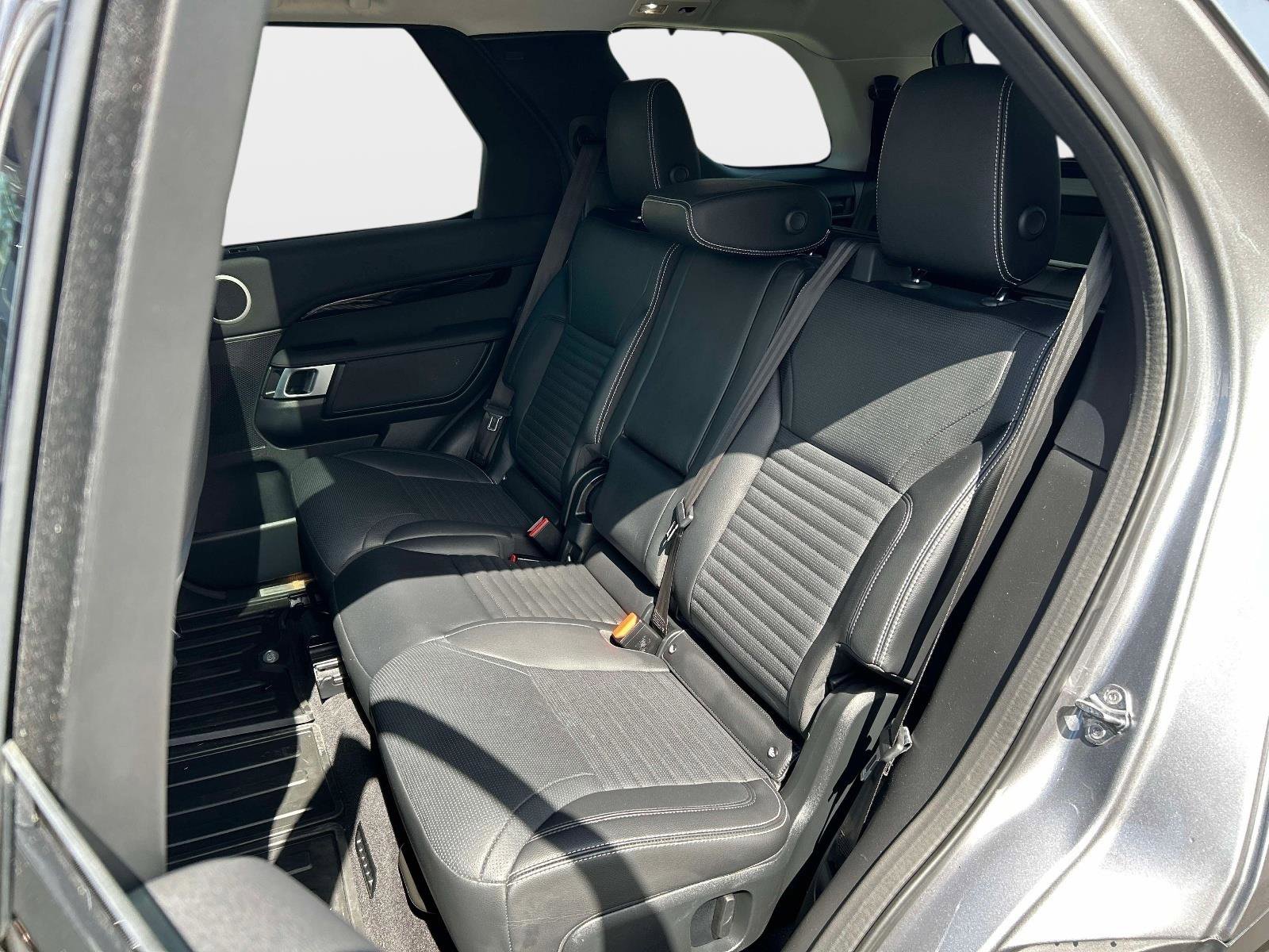 Used 2023 Land Rover Discovery S image 13