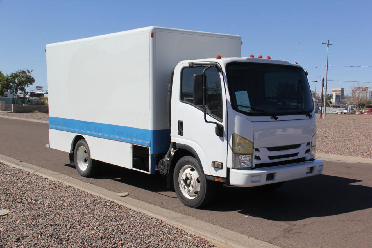 Used 2018 Isuzu NPR image 3