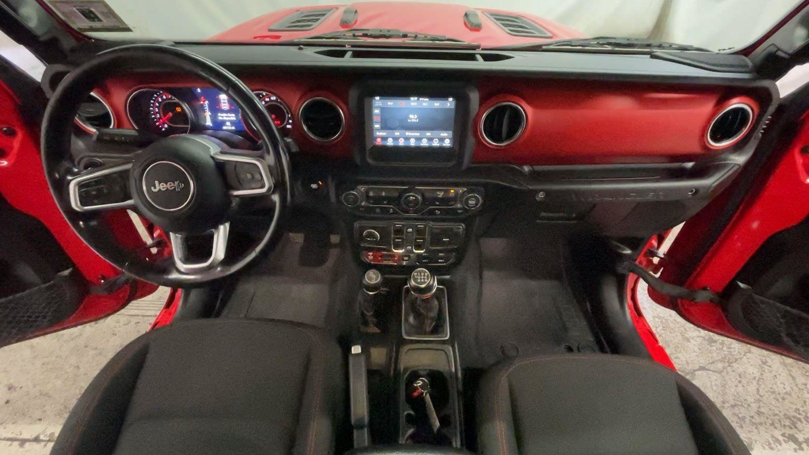 Used 2019 Jeep Wrangler Unlimited Rubicon w/ Dual Top Group AWD/4WD image 27