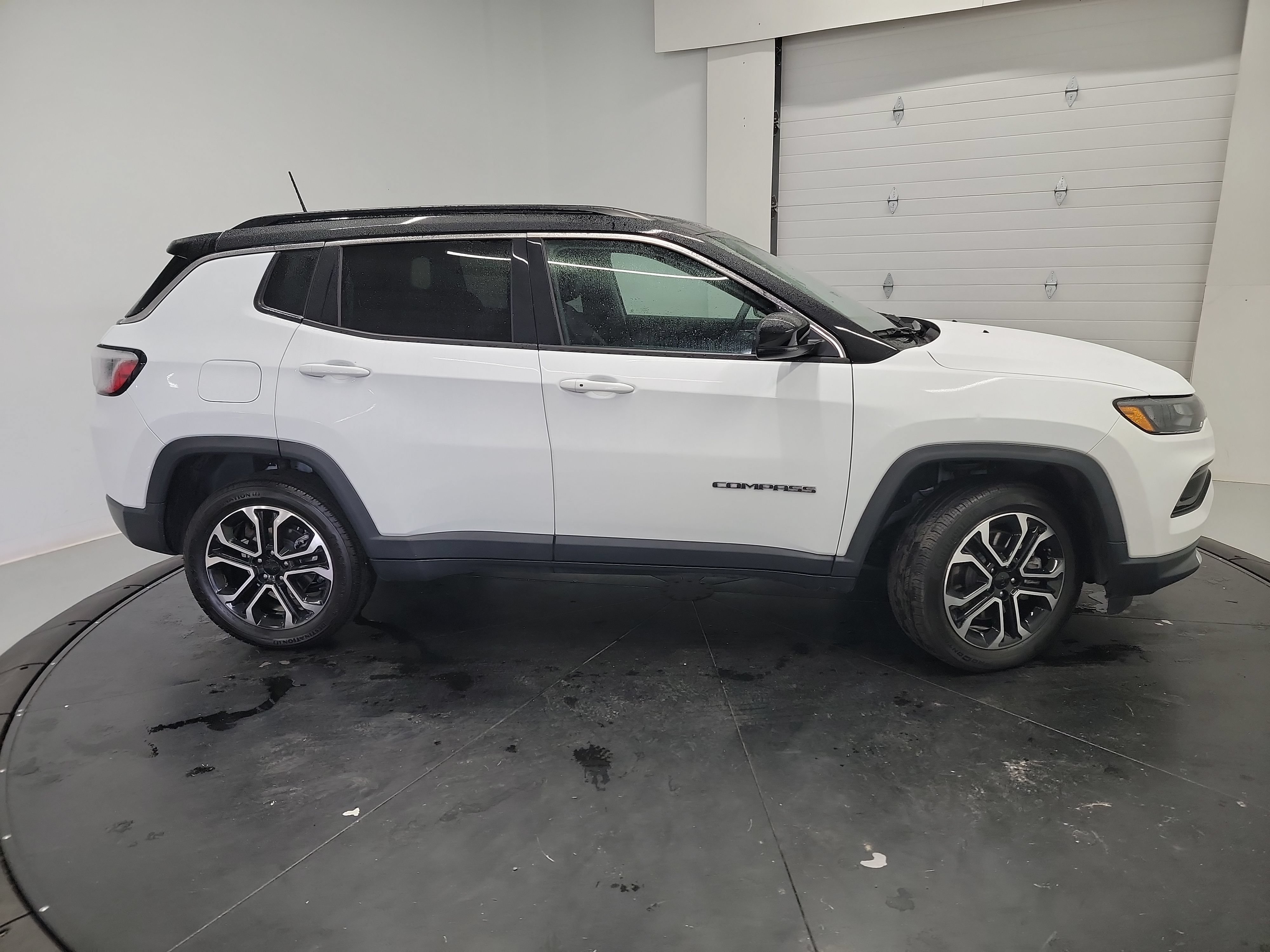 Used 2023 Jeep Compass Limited AWD/4WD image 11