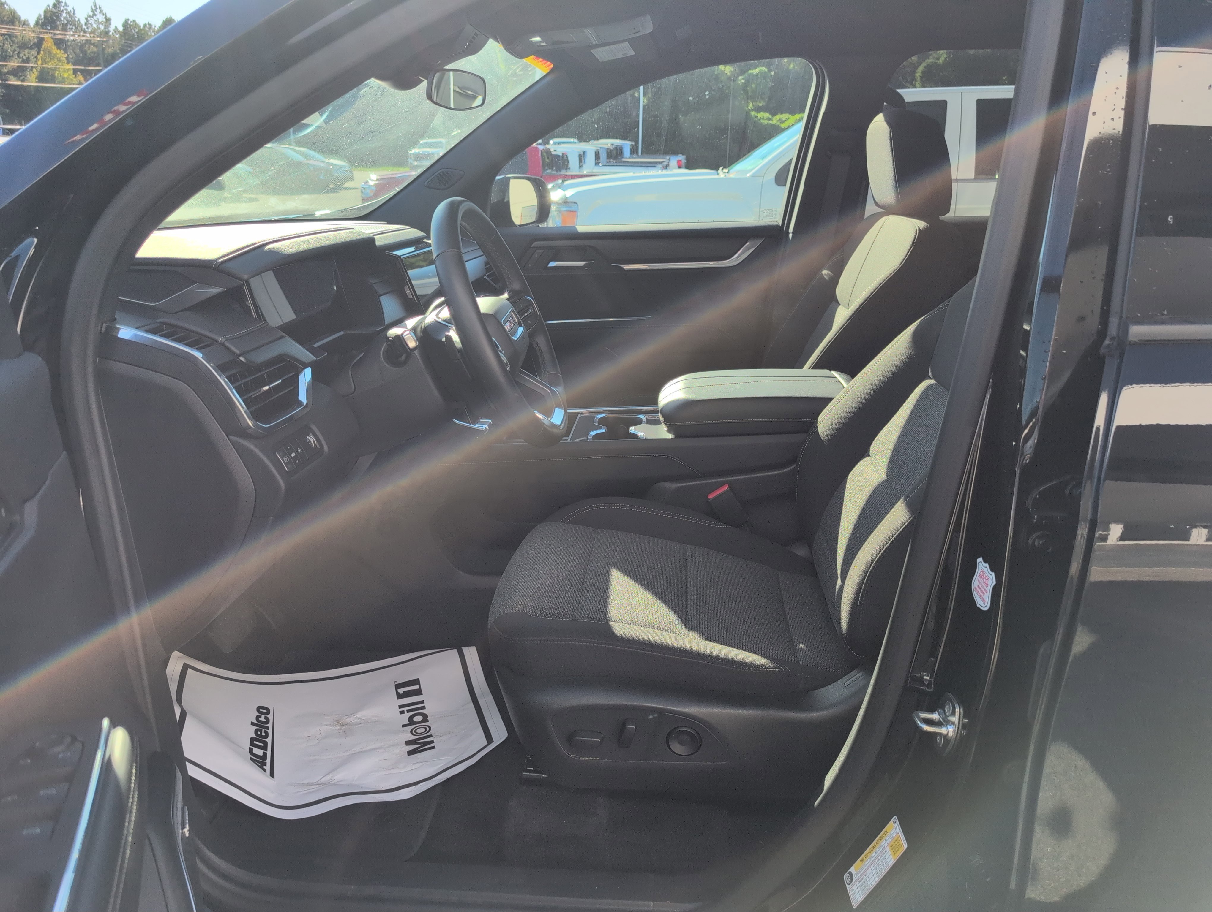 Used 2025 GMC Acadia Elevation image 18