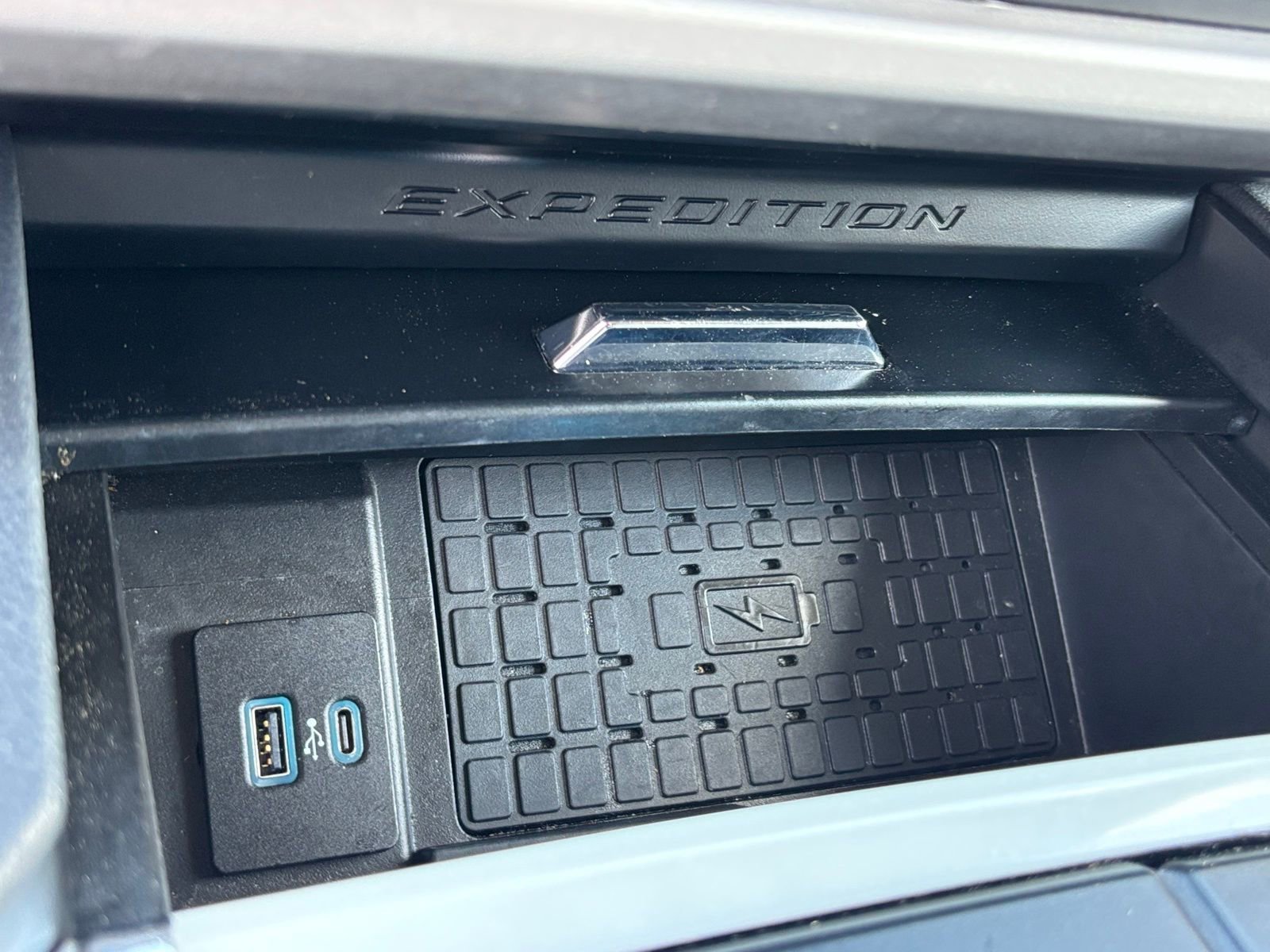 Used 2023 Ford Expedition XLT image 24