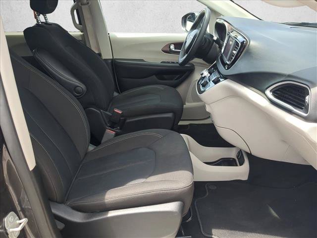 Used 2023 Chrysler Voyager LX FWD image 20