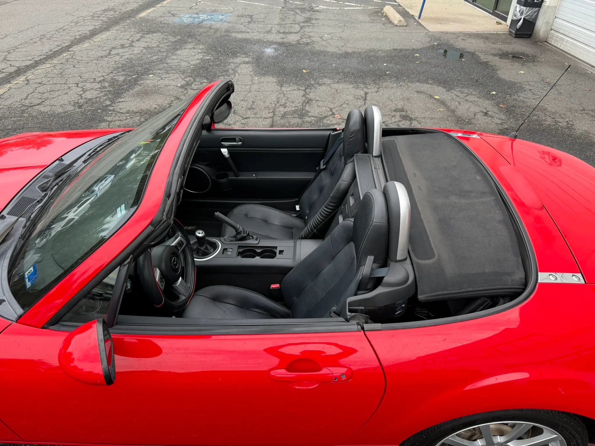 Used 2006 MAZDA MX-5 Miata Grand Touring w/ Premium Pkg RWD image 9