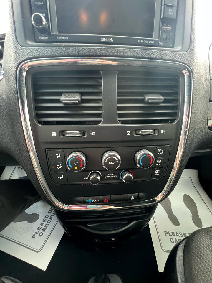 Used 2017 Dodge Grand Caravan SE image 22