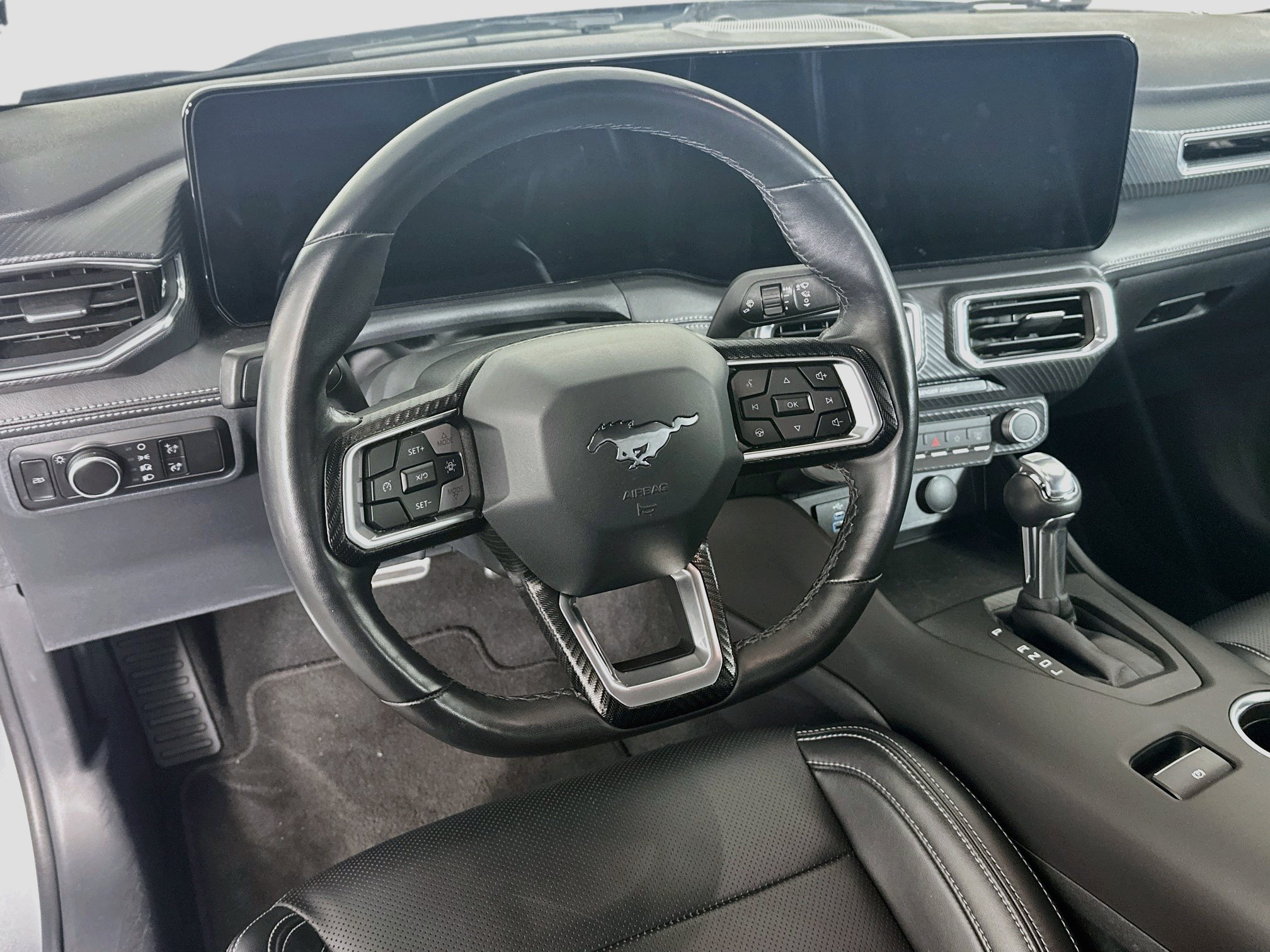 Used 2025 Ford Mustang Premium RWD image 18