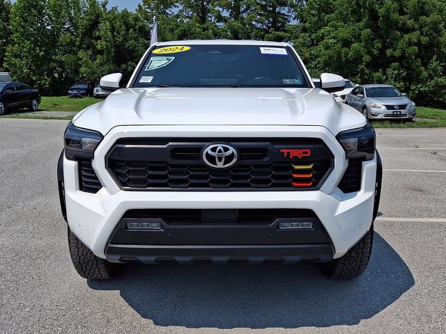 Used 2024 Toyota Tacoma TRD Off-Road w/ TRD Off Road Upgrade Package AWD/4WD image 3