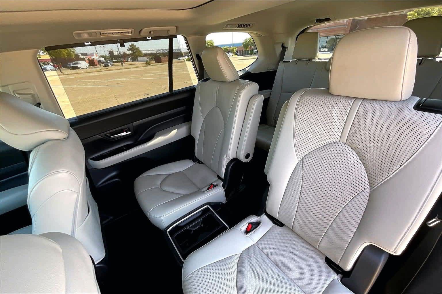 Used 2025 Toyota Grand Highlander FWD image 29