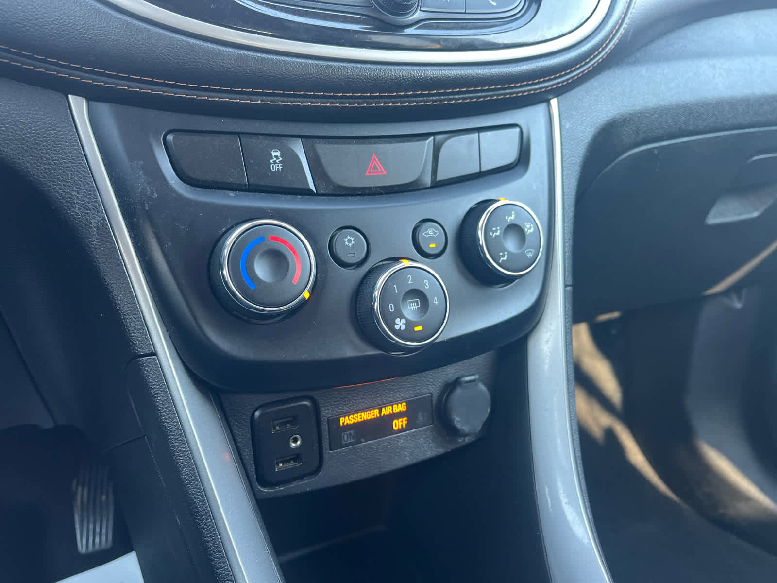 Used 2019 Chevrolet Trax LT w/ LT Convenience Package image 29