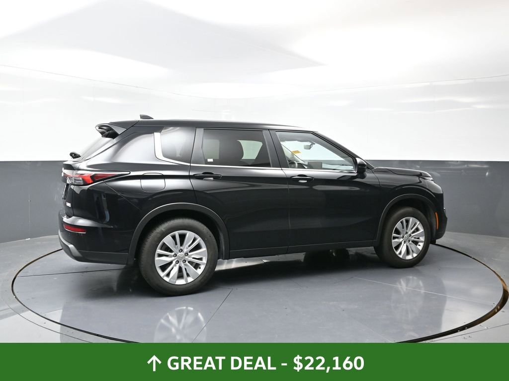 Used 2025 Mitsubishi Outlander ES image 3
