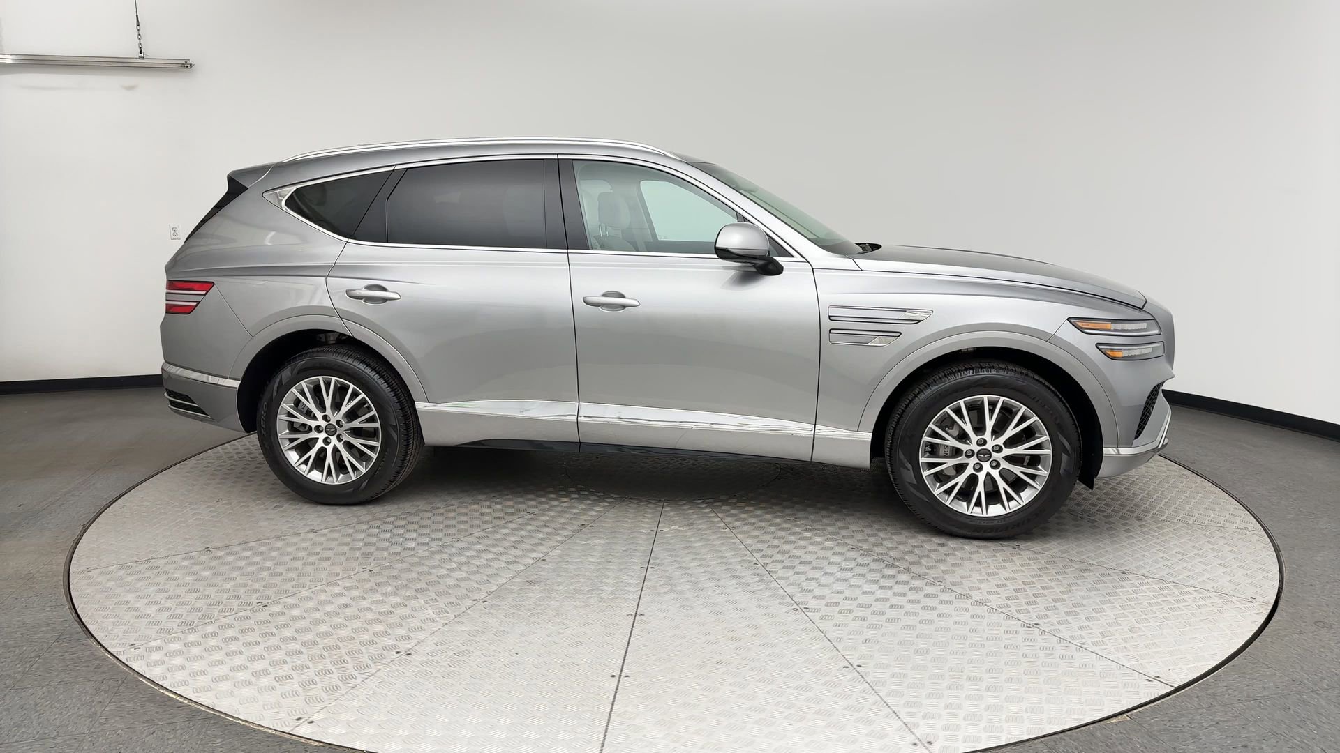 Certified 2025 Genesis GV80 2.5T Standard AWD/4WD image 9