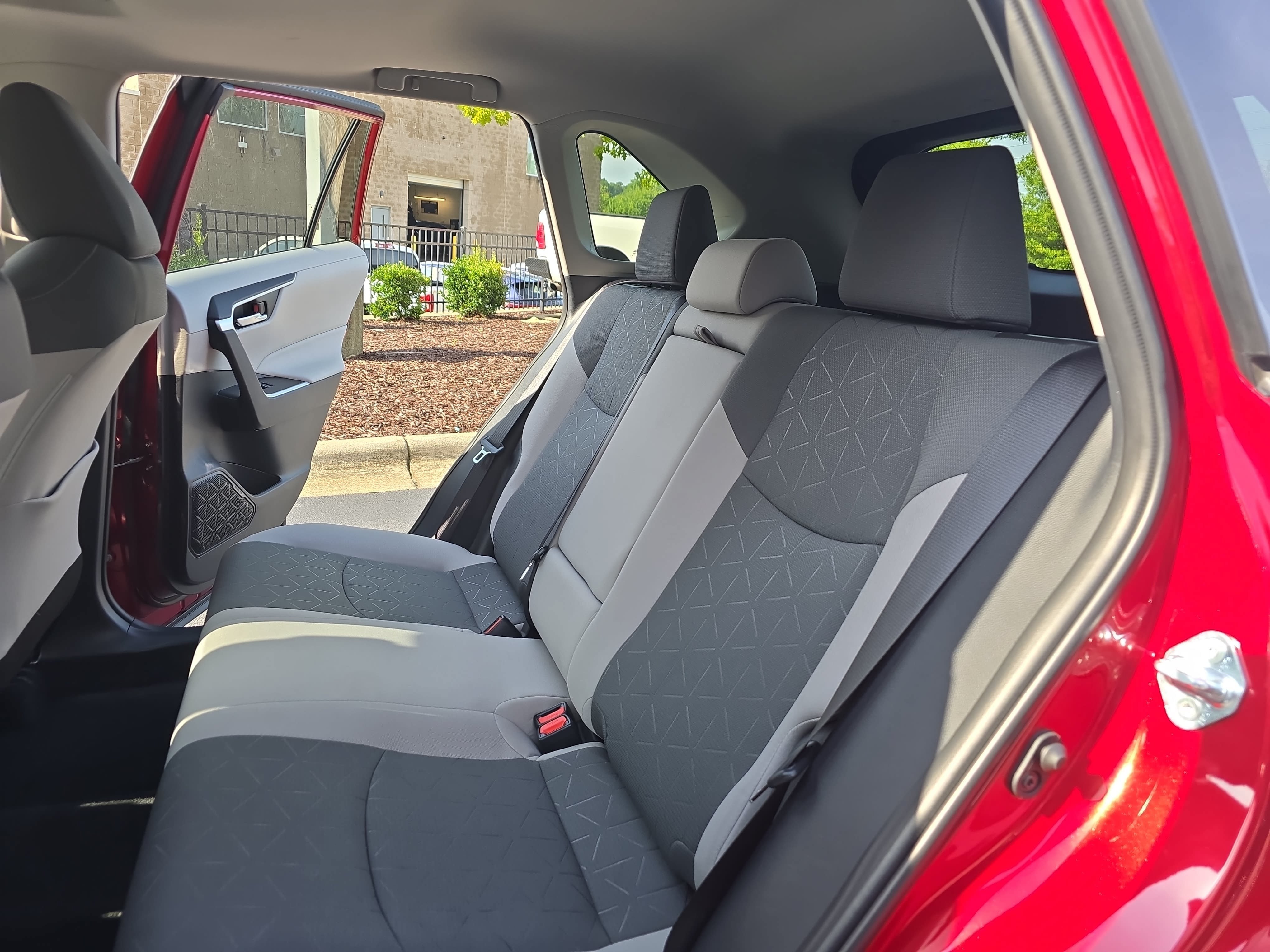 Used 2025 Toyota RAV4 XLE w/ Convenience Package FWD image 14