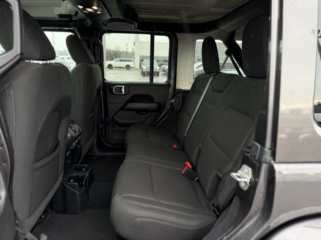 Used 2022 Jeep Wrangler Unlimited Sahara image 14