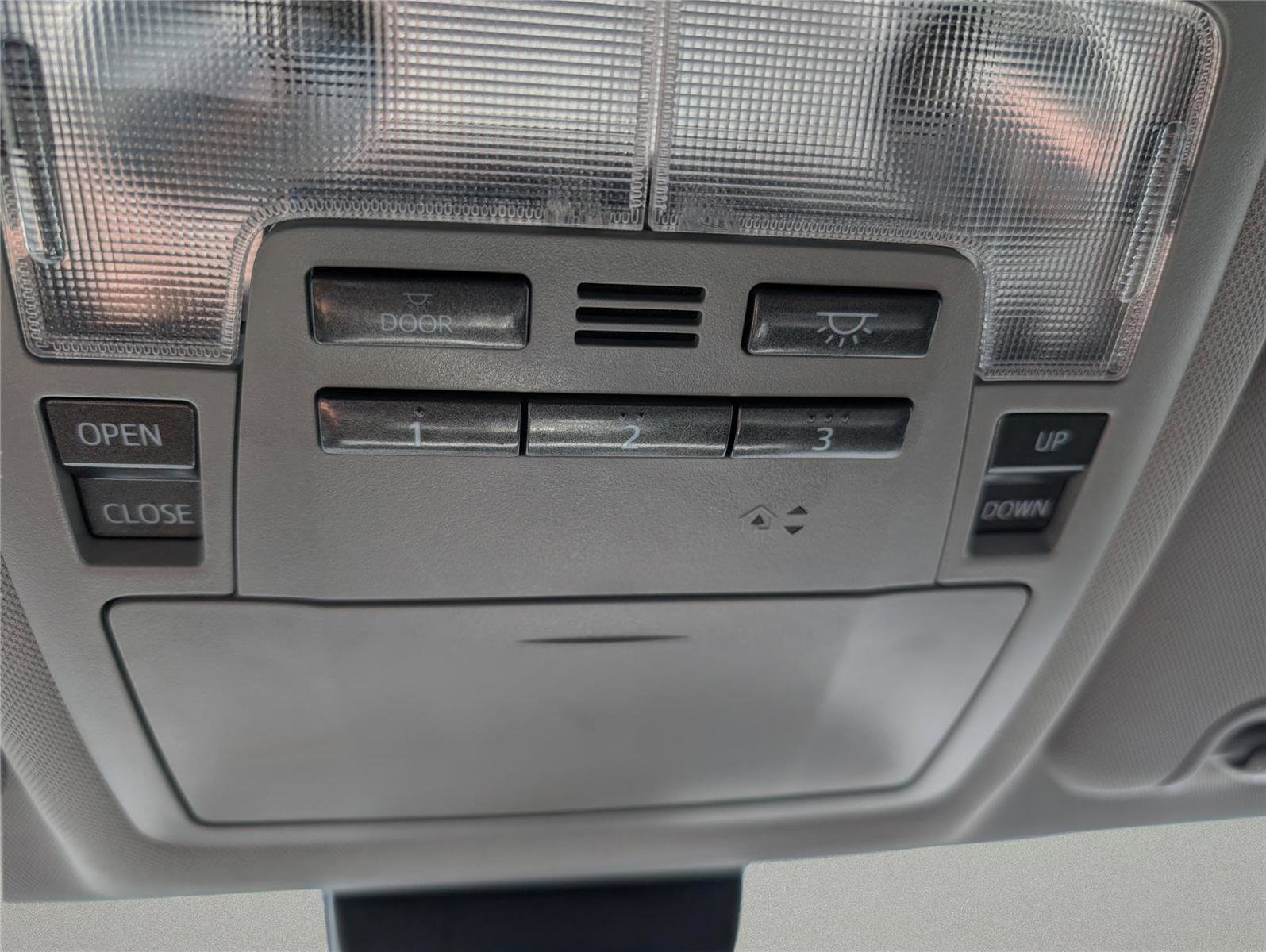 Used 2017 Toyota Highlander Limited AWD/4WD image 12