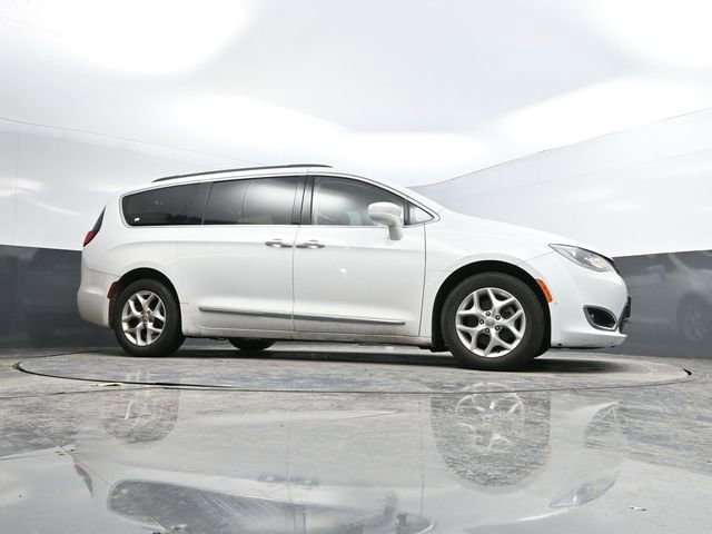 Used 2017 Chrysler Pacifica Touring-L w/ Tire & Wheel Group image 48