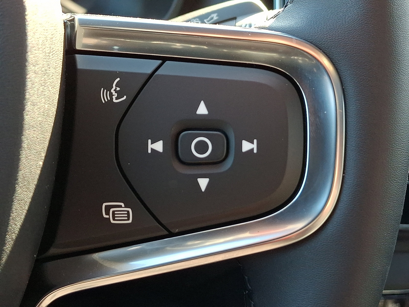Certified 2023 Volvo C40 P8 Recharge Ultimate image 21