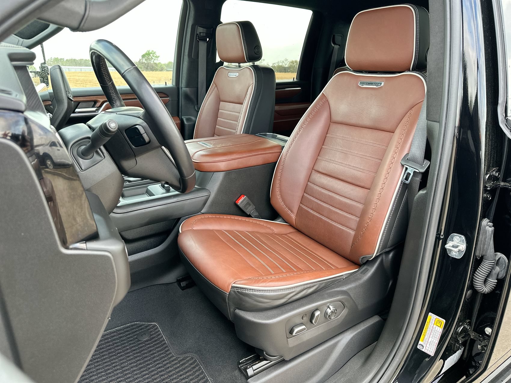 Used 2024 GMC Sierra 2500 Denali Ultimate AWD/4WD image 11