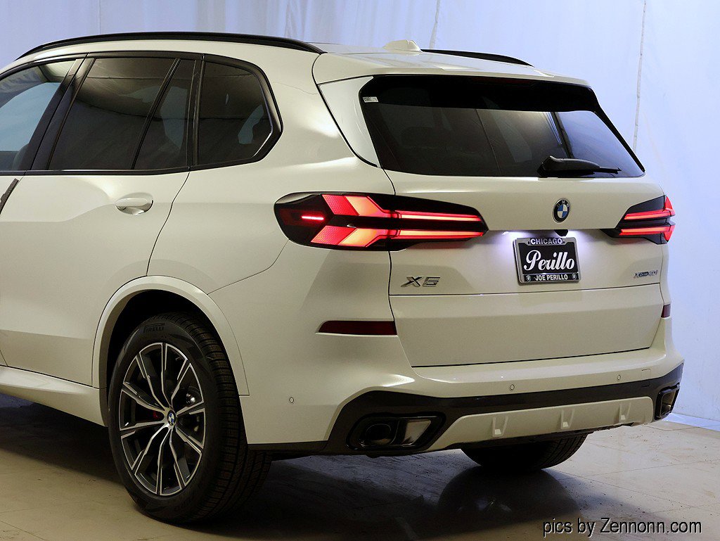 New 2026 BMW X5 xDrive40i w/ M Sport Package AWD/4WD image 8