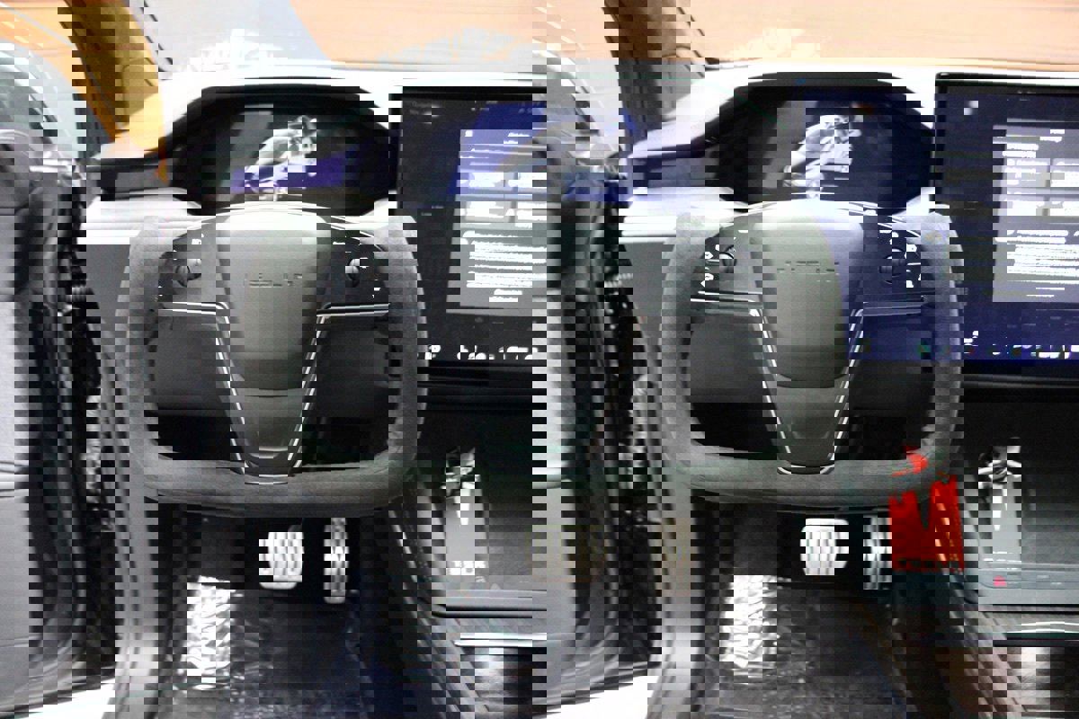 Used 2023 Tesla Model X image 25