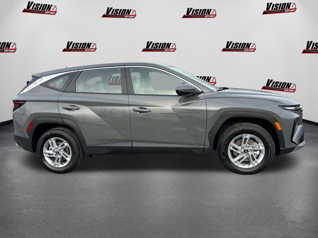New 2026 Hyundai Tucson SE image 4