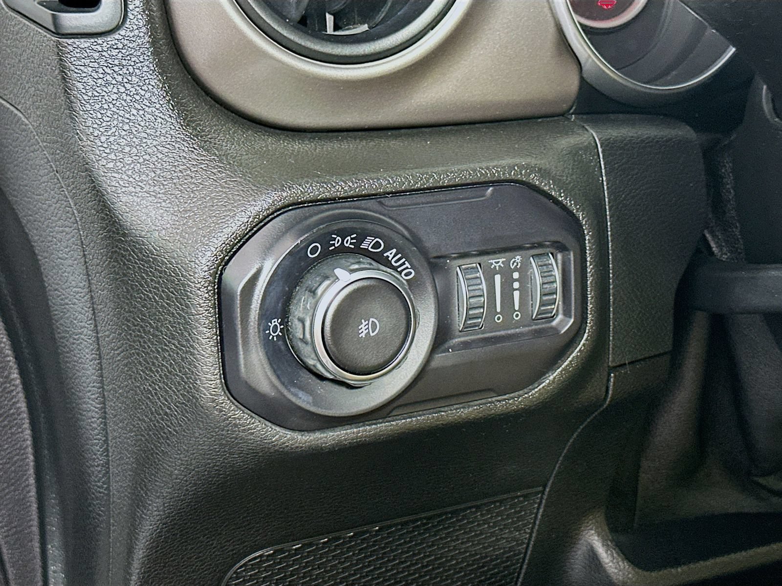Used 2018 Jeep Wrangler Unlimited Sport S AWD/4WD image 10