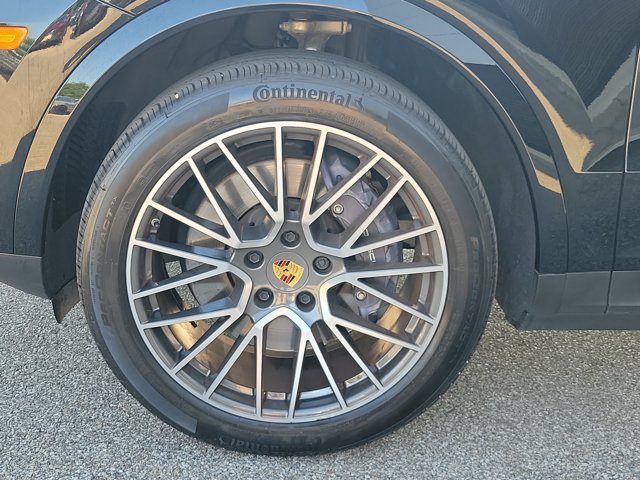 Used 2023 Porsche Cayenne AWD/4WD image 11