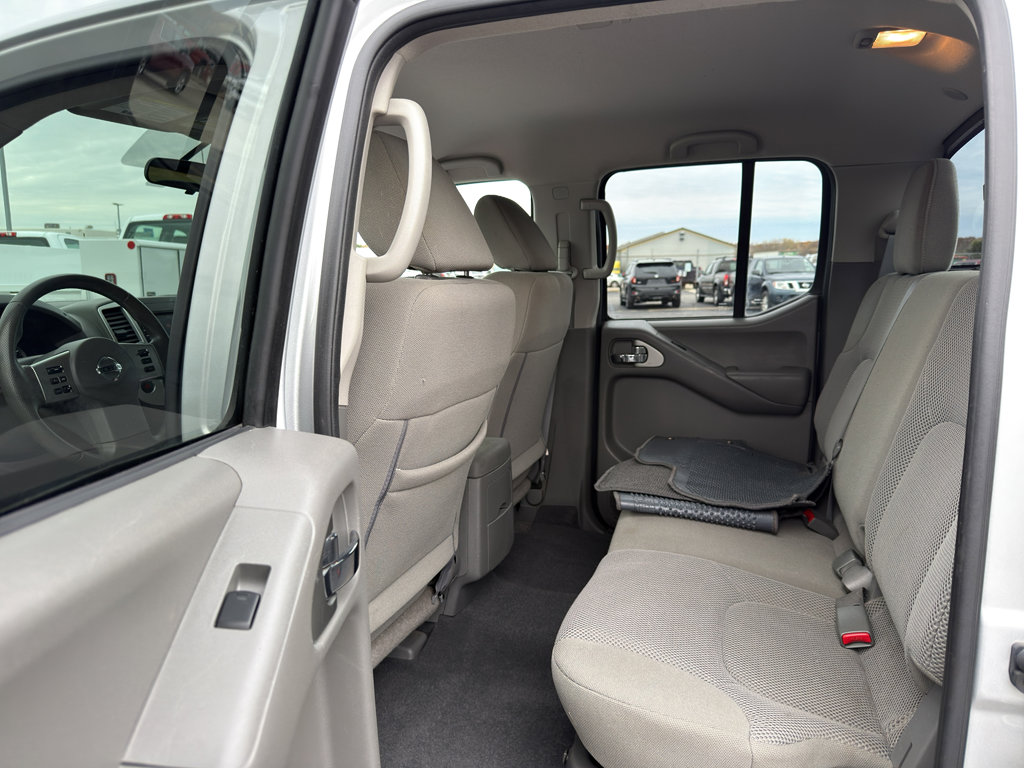 Used 2019 Nissan Frontier SV image 30