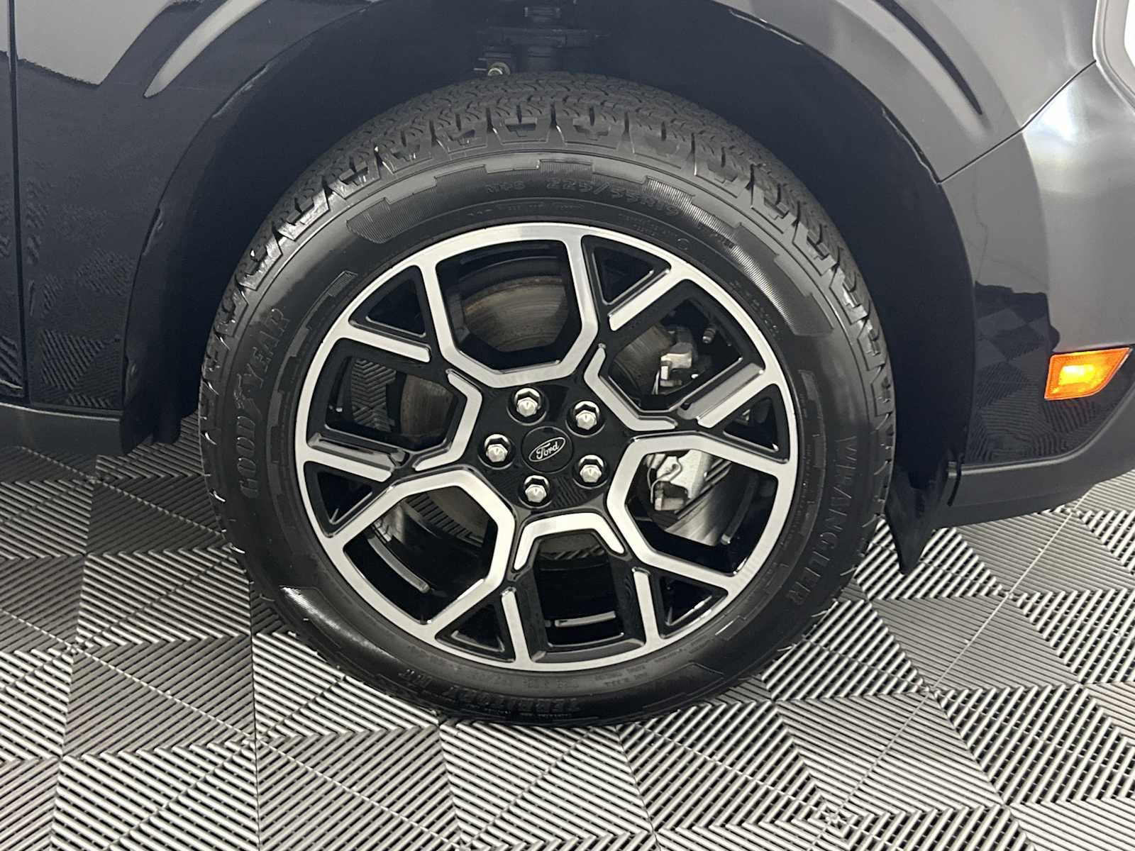 Used 2025 Ford Maverick Lariat image 13