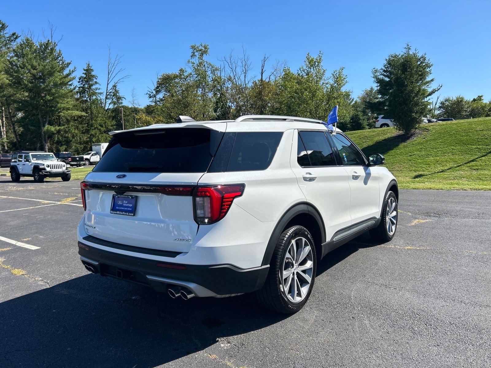 Used 2025 Ford Explorer Platinum w/ Ultimate Package AWD/4WD image 17