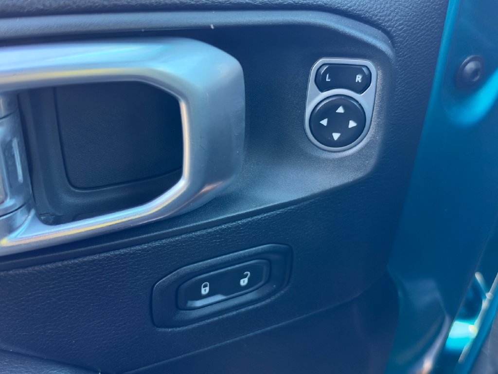 Used 2019 Jeep Wrangler Unlimited Sahara w/ LED Lighting Group AWD/4WD image 29