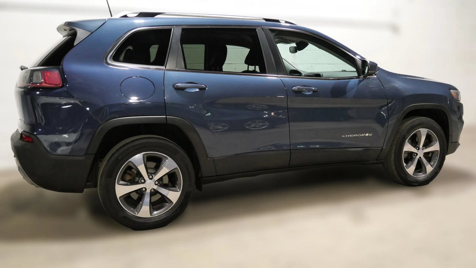 Used 2019 Jeep Cherokee Limited AWD/4WD image 6