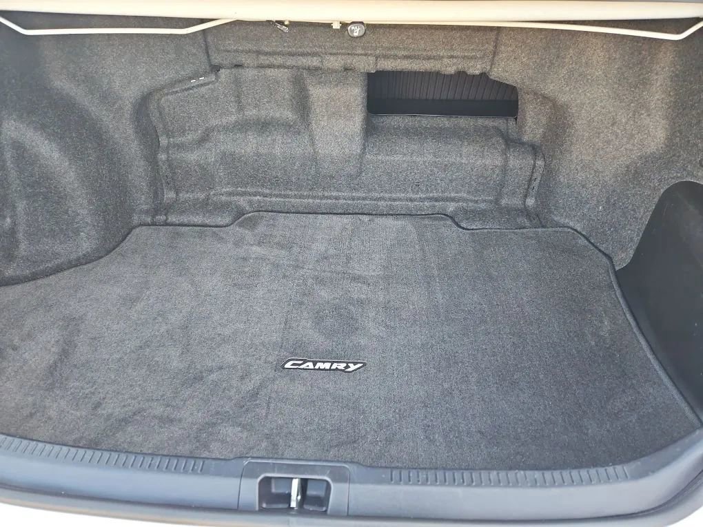 Used 2017 Toyota Camry XLE image 19